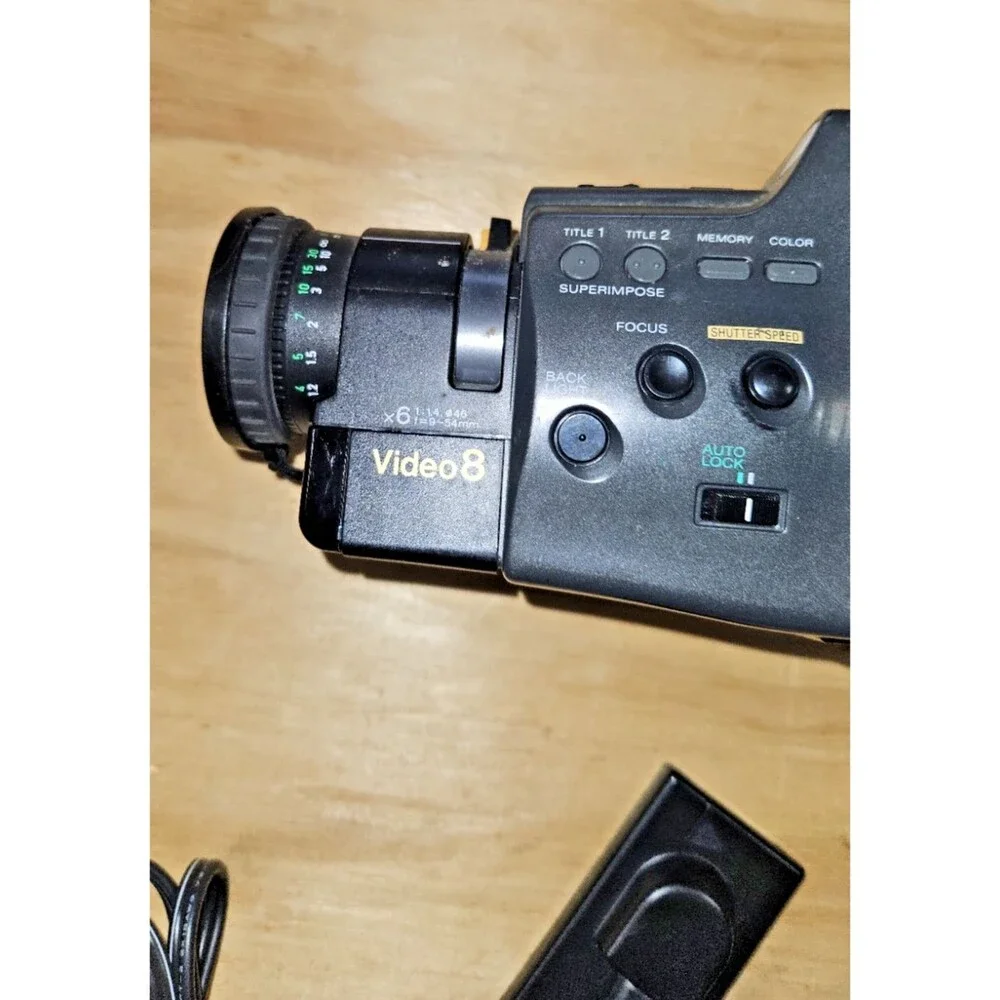 Sony Handycam CCD-F40 Video8 Camcorder w/ Manual Battery Powers On PART REPAIR